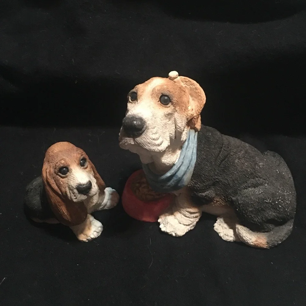 Stone Critters Majestic Basset Hounds with Food Dish Ears Pinned‎ Back Figurine